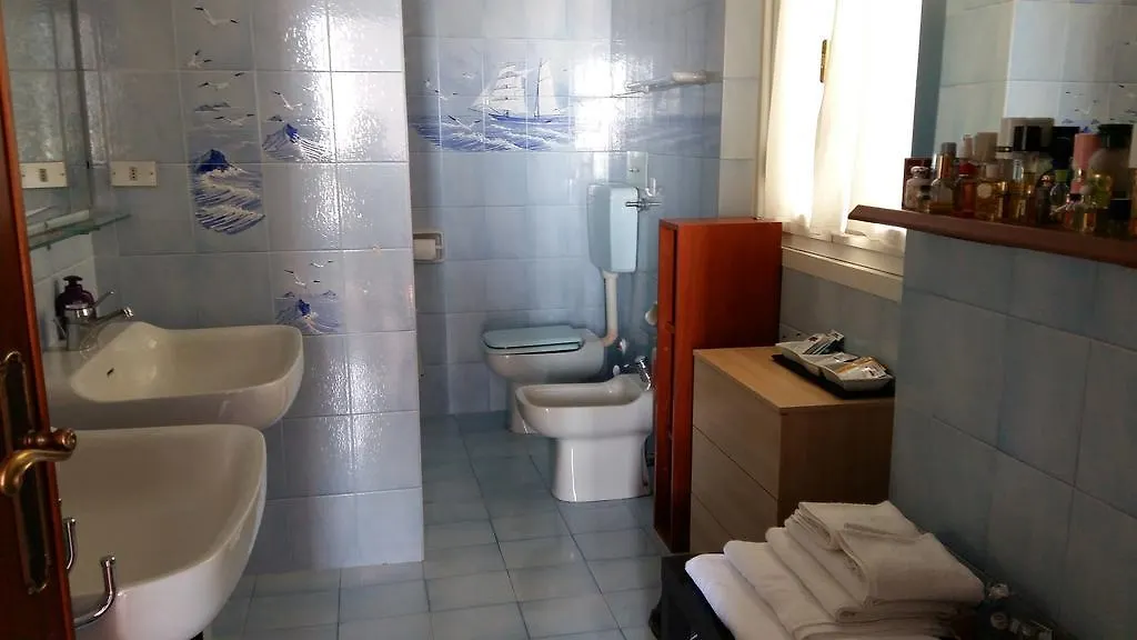 Casa Augusta - Delpino 44 Hotel Genoa Italy